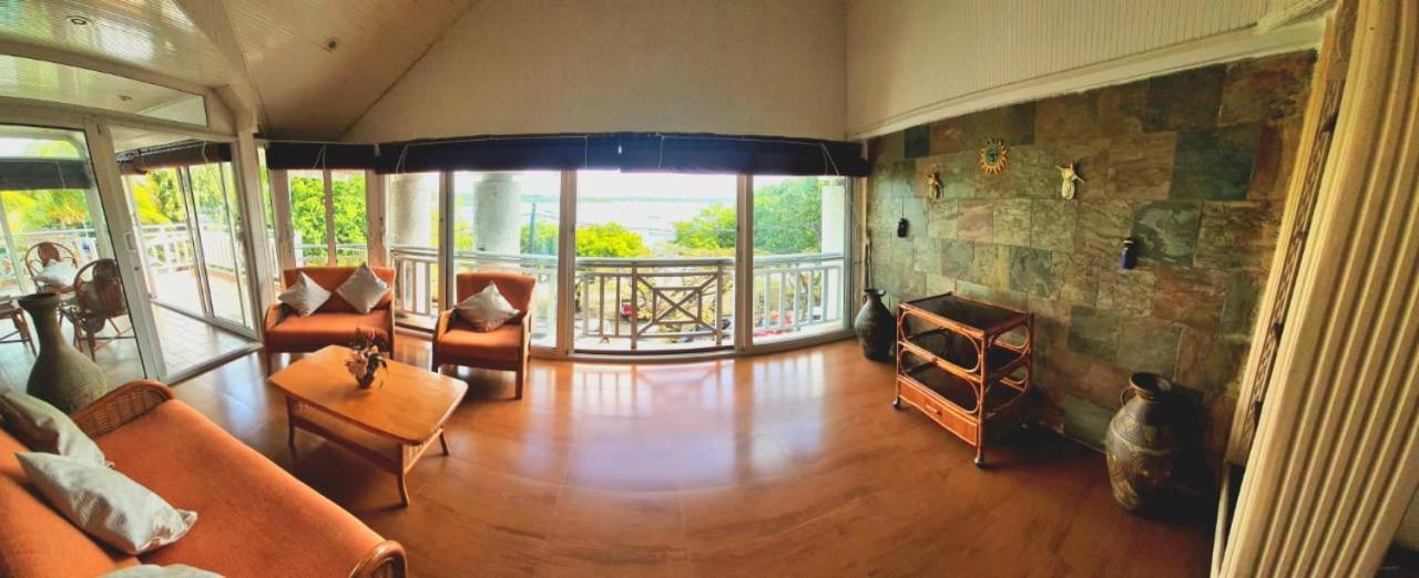 Beachfront Penthouse With Panoramic Ocean View Grand Baie Bagian luar foto