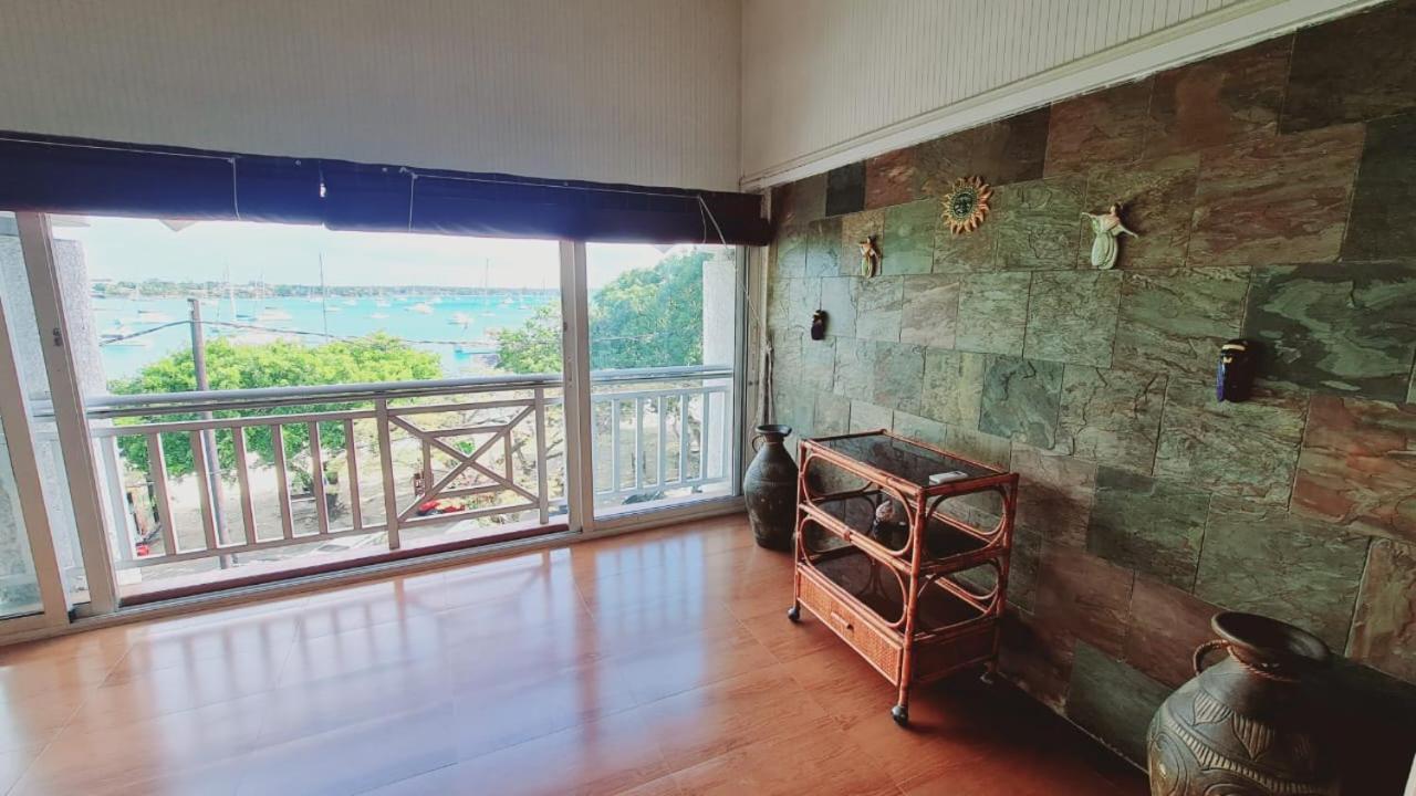 Beachfront Penthouse With Panoramic Ocean View Grand Baie Bagian luar foto