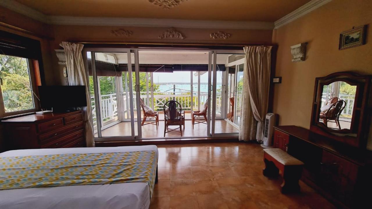 Beachfront Penthouse With Panoramic Ocean View Grand Baie Bagian luar foto