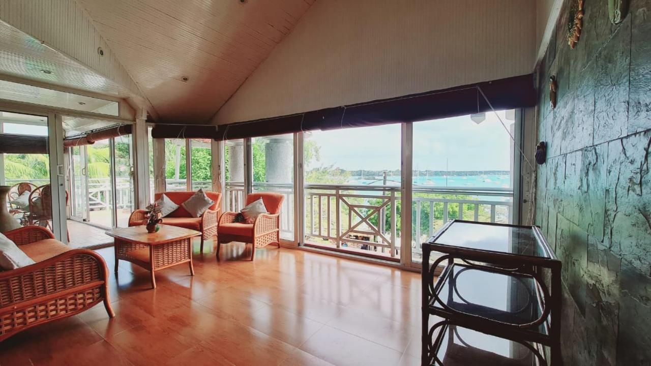 Beachfront Penthouse With Panoramic Ocean View Grand Baie Bagian luar foto
