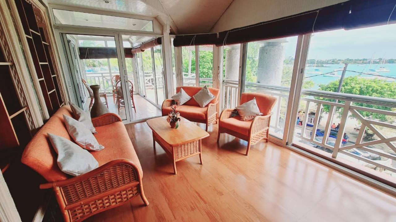 Beachfront Penthouse With Panoramic Ocean View Grand Baie Bagian luar foto