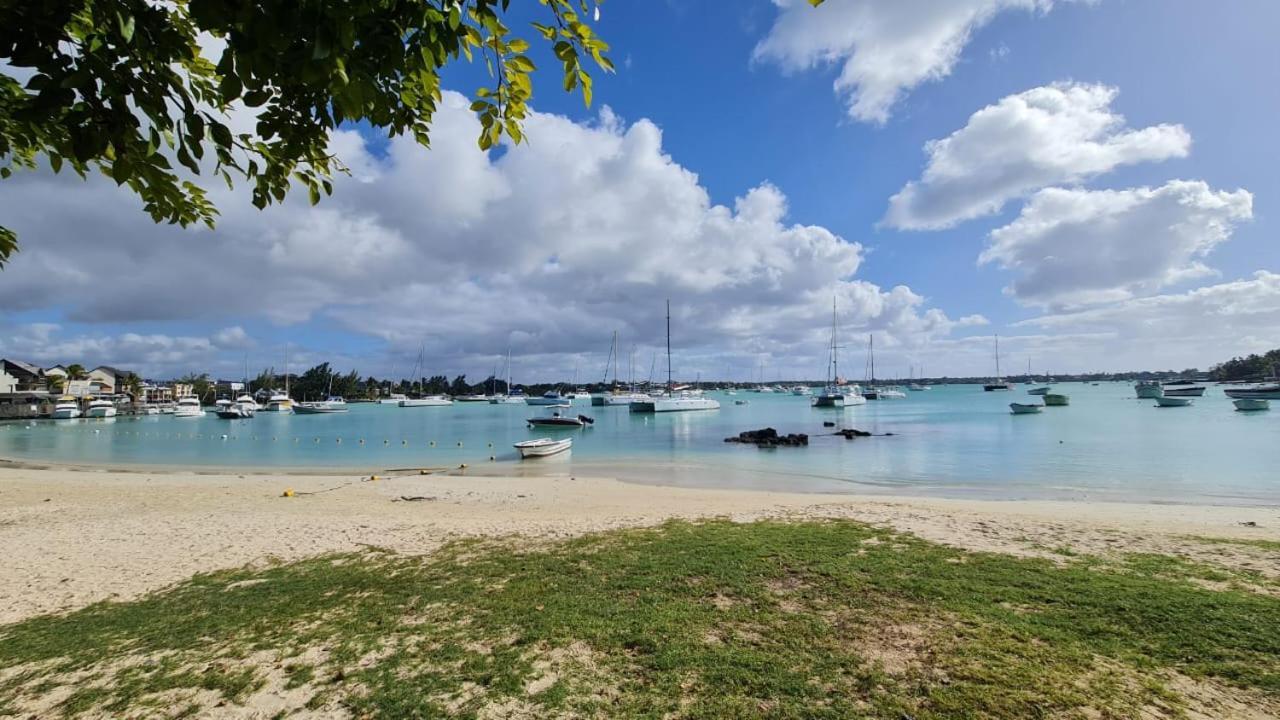 Beachfront Penthouse With Panoramic Ocean View Grand Baie Bagian luar foto