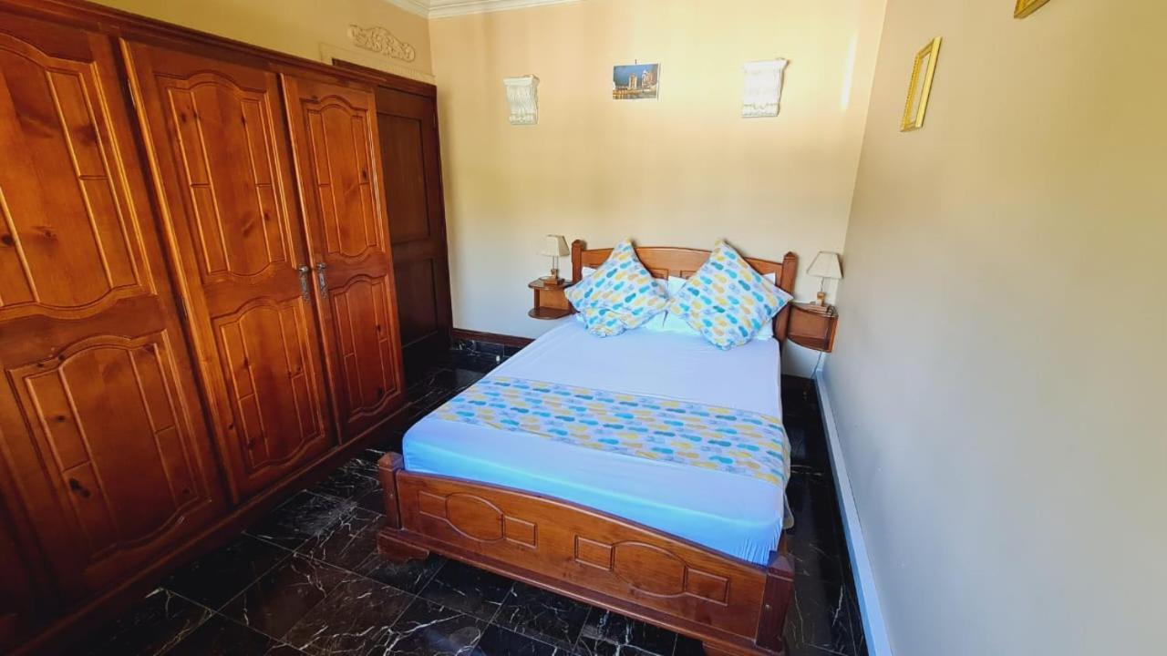 Beachfront Penthouse With Panoramic Ocean View Grand Baie Bagian luar foto